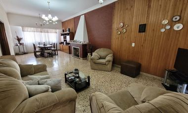 Venta en Block de local y departamento en planta alta - Morón