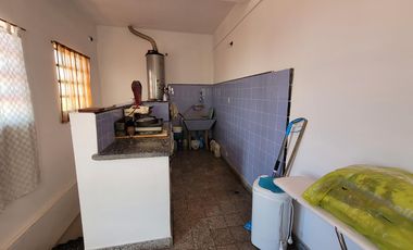 Venta en Block de local y departamento en planta alta - Morón