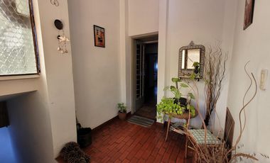 Venta en Block de local y departamento en planta alta - Morón
