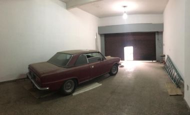 Venta en Block de local y departamento en planta alta - Morón