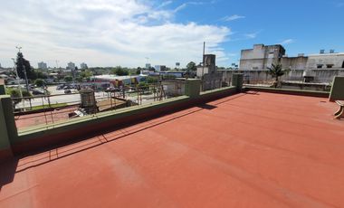 Venta en Block de local y departamento en planta alta - Morón