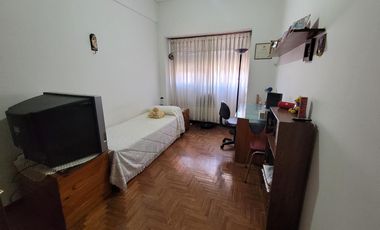 Venta en Block de local y departamento en planta alta - Morón