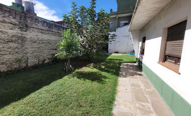 Venta en Block de local y departamento en planta alta - Morón