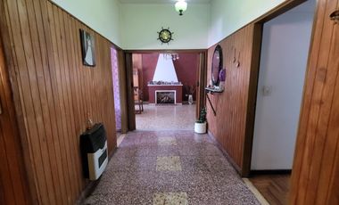 Venta en Block de local y departamento en planta alta - Morón