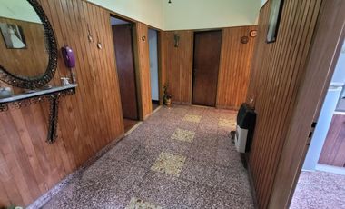 Venta en Block de local y departamento en planta alta - Morón