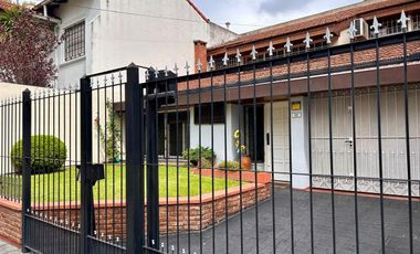 EXCELENTE CHALET 5 AMBIENTES EN SAN MARTIN CENTRO