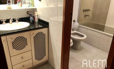 Casa en venta en Banfield, Lomas de Zamora