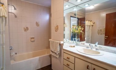 Hermoso Chalet 5 ambientes y doble cochera en Banfield Este