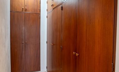 Hermoso Chalet 5 ambientes y doble cochera en Banfield Este