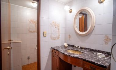Hermoso Chalet 5 ambientes y doble cochera en Banfield Este