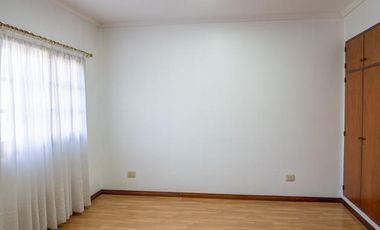 Hermoso Chalet 5 ambientes y doble cochera en Banfield Este
