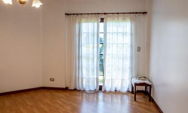 Hermoso Chalet 5 ambientes y doble cochera en Banfield Este