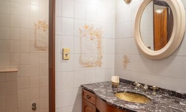 Hermoso Chalet 5 ambientes y doble cochera en Banfield Este