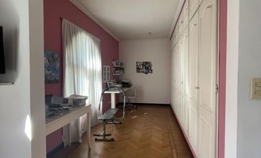 Venta Casa en  Hurlingham 6 ambientes