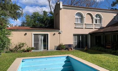 Venta Casa en  Hurlingham 6 ambientes