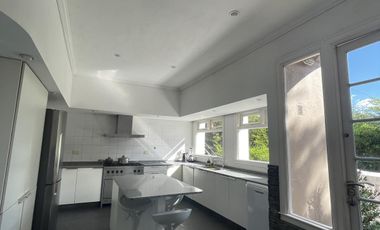 Venta Casa en  Hurlingham 6 ambientes