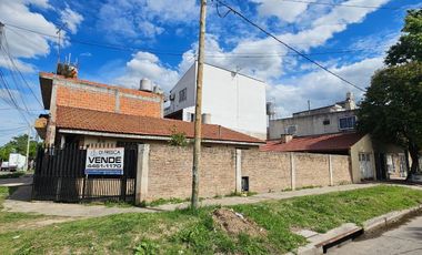 CASA 3 AMB. CON GARAGE Y LOTE LIBRE