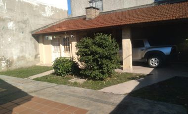 CASA 3 AMB. CON GARAGE Y LOTE LIBRE