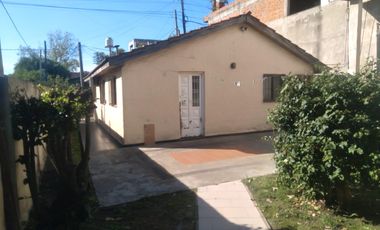 CASA 3 AMB. CON GARAGE Y LOTE LIBRE