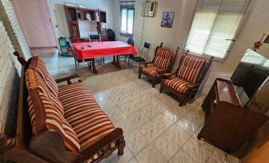 CASA 3 AMB. CON GARAGE Y LOTE LIBRE