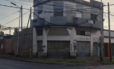 Venta - Casa y Local - A refaccionar - Chile 1700 - Valentín Alsina - Lanus