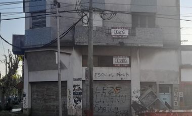Venta - Casa y Local - A refaccionar - Chile 1700 - Valentín Alsina - Lanus