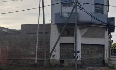 Venta - Casa y Local - A refaccionar - Chile 1700 - Valentín Alsina - Lanus