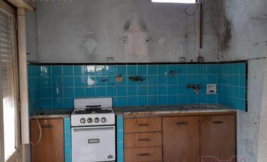 Venta - Casa y Local - A refaccionar - Chile 1700 - Valentín Alsina - Lanus