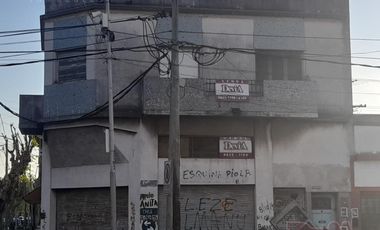 Venta - Casa y Local - A refaccionar - Chile 1700 - Valentín Alsina - Lanus