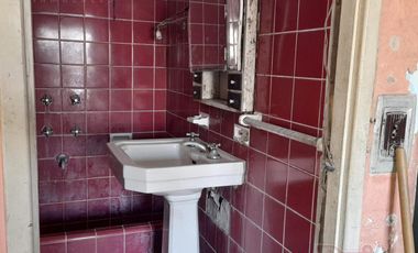 Venta - Casa y Local - A refaccionar - Chile 1700 - Valentín Alsina - Lanus