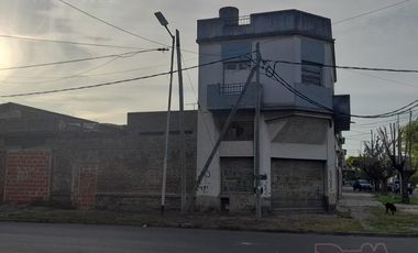 Venta - Casa y Local - A refaccionar - Chile 1700 - Valentín Alsina - Lanus
