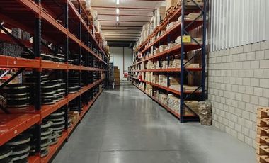 Alquiler deposito de 1380 m2 en predio con seguridad Villa Ballester San Martin