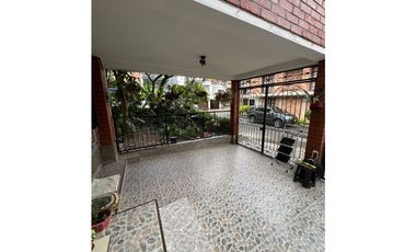 ARRIENDO CASA DE 2 NIVELES CON PARQUEADERO PRIVADO