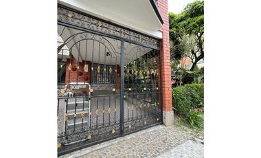 ARRIENDO CASA DE 2 NIVELES CON PARQUEADERO PRIVADO