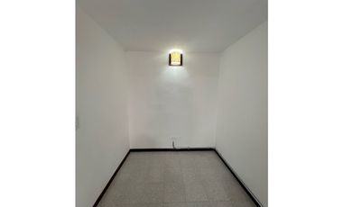 ARRIENDO CASA DE 2 NIVELES CON PARQUEADERO PRIVADO