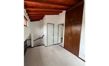 ARRIENDO CASA DE 2 NIVELES CON PARQUEADERO PRIVADO