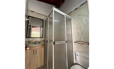 ARRIENDO CASA DE 2 NIVELES CON PARQUEADERO PRIVADO