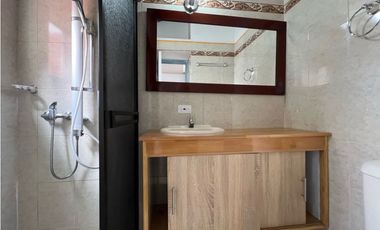 ARRIENDO CASA DE 2 NIVELES CON PARQUEADERO PRIVADO
