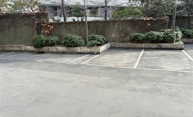 Estacionamiento en arriendo en Las Condes, Santiago