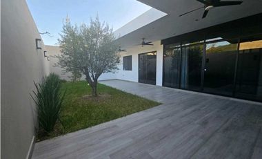 Casa  de lujo en un piso, en privada ,santiago