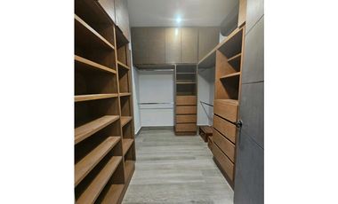 Casa  de lujo en un piso, en privada ,santiago