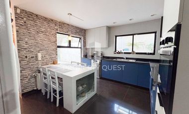 VENTA AMPLIA CASA 6D+4B CON PISCINA ANDALUE