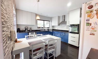 VENTA AMPLIA CASA 6D+4B CON PISCINA ANDALUE
