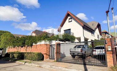 VENTA AMPLIA CASA 6D+4B CON PISCINA ANDALUE
