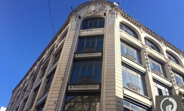 Oficina amplia en alquiler y venta Categoría Microcentro