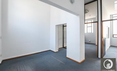 Oficina amplia en alquiler y venta Categoría Microcentro