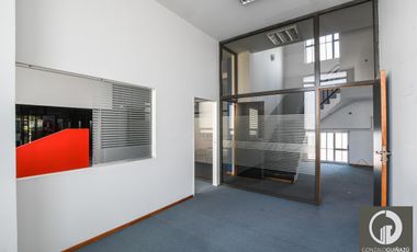Oficina amplia en alquiler y venta Categoría Microcentro