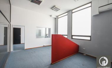 Oficina amplia en alquiler y venta Categoría Microcentro