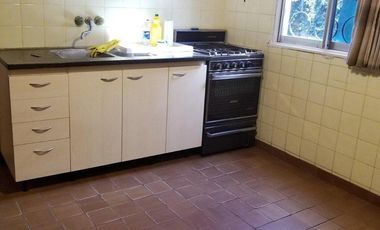 Chalet 3 ambientes con parquee y garage sobre lote de 380m2 en Bosque Alegre
