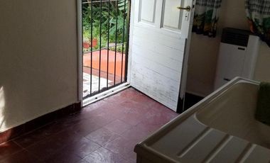 Chalet 3 ambientes con parquee y garage sobre lote de 380m2 en Bosque Alegre